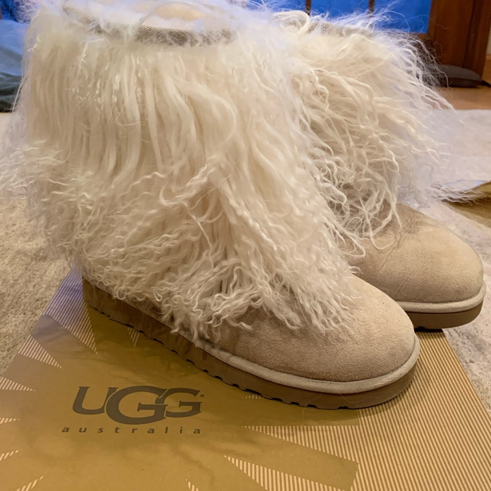 RARE Sheepskin Beige Fur UGG Boots (US7) NEW!